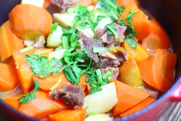 胡萝卜山药炖牛腩,又鲜又嫩,好吃不柴,惊蛰后最好的强身健体菜 胡萝卜山药炖牛腩,又鲜又嫩,好吃不柴,惊蛰后最好的强身健体菜