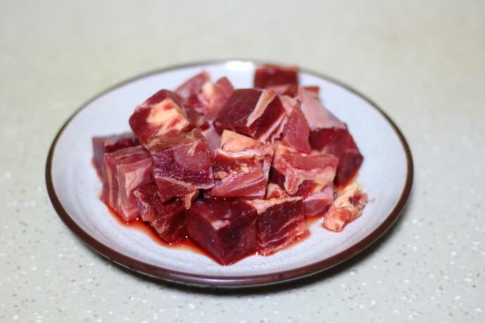 胡萝卜山药炖牛腩,又鲜又嫩,好吃不柴,惊蛰后最好的强身健体菜 胡萝卜山药炖牛腩,又鲜又嫩,好吃不柴,惊蛰后最好的强身健体菜