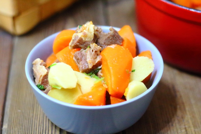 胡萝卜山药炖牛腩,又鲜又嫩,好吃不柴,惊蛰后最好的强身健体菜 胡萝卜山药炖牛腩,又鲜又嫩,好吃不柴,惊蛰后最好的强身健体菜