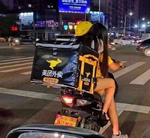 搞笑gif:这年头,要是没有两下子,都不好意思说自己是