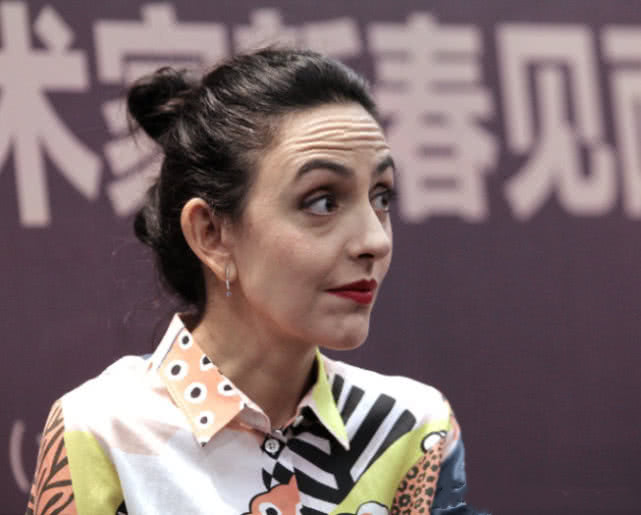 刘烨39岁妻子安娜近照曝光,美感去哪了?网友: