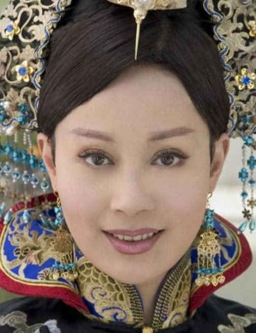 她与尤小刚因戏生情，成为御用女演员，今63岁却整成这样