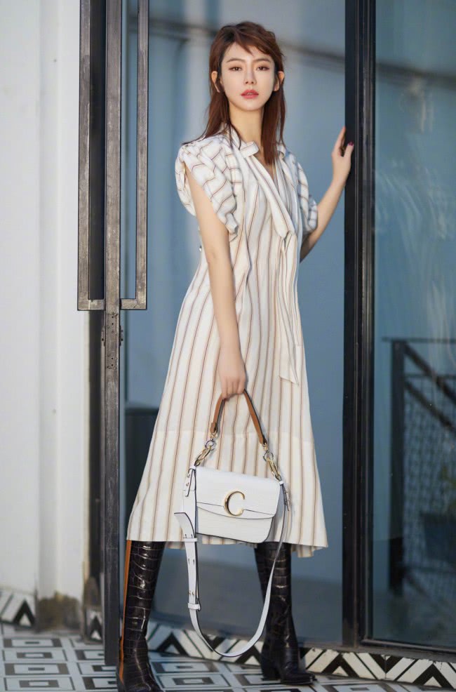 风衣英语怎么写_短款风衣怎么搭配图片(3)