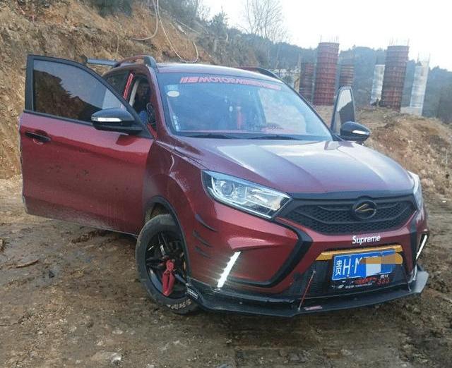 男子爆改陆风X2,看到车身后,网友:碰见交警就完蛋