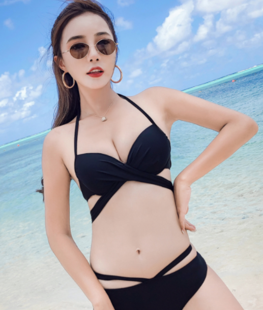 清新有气质的比基尼美女,性感靓丽的穿搭,显得更加有魅力风格!