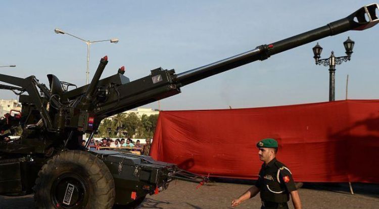 高射炮打战斗机,没打中的炮弹都飞哪去了,专家:说出来