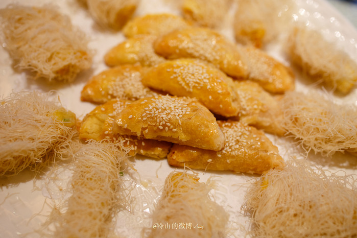 雪梅凉拼叉烧酥,包裹着榴莲果肉,榴莲味很足,不妨试试