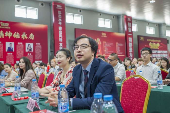 英国牛津和你只差一本教材!