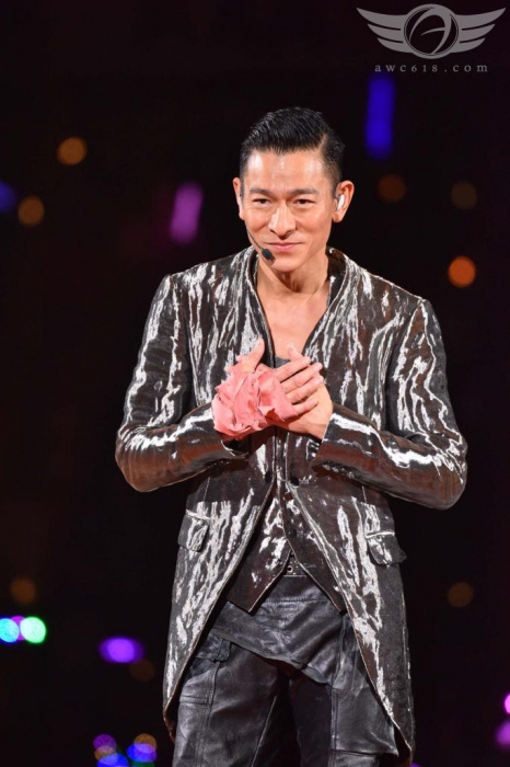 刘德华亲自辟谣患癌传闻,向粉丝深深道歉后,透