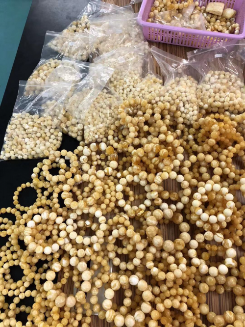 好“色”的蜜蜡小伙 YY一件直播购蜜蜡专营热销互联网 好“色”的蜜蜡小伙 YY一件直播购蜜蜡专营热销互联网