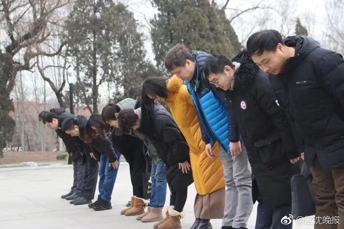 哐哐哐！黑龙江一农户家遭野生东北虎撞门 画面惊险