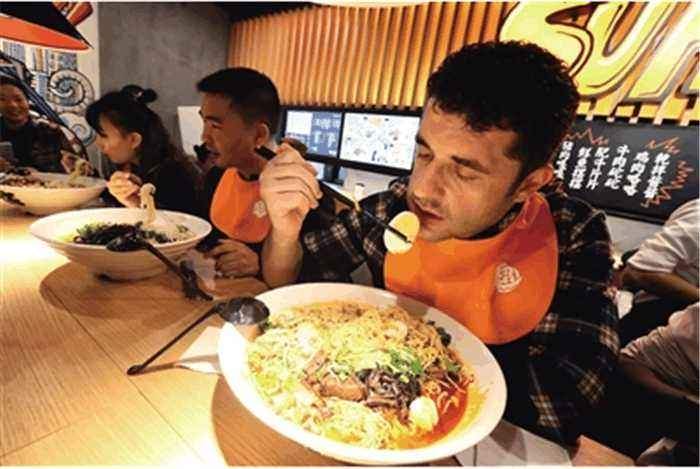 你们想知道外国人如何评价筷子吗?