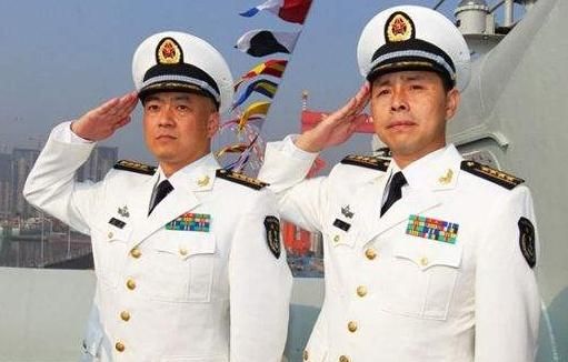 我国辽宁号航空母舰的舰长是何军衔？又相当于什么级别的干部呢