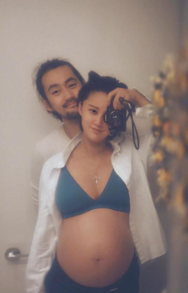 张歆艺挺孕肚表白老公,赞其全程陪护,预产期已临近