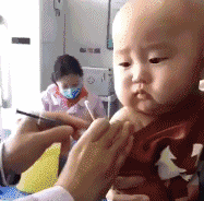 搞笑gif:咋滴?你还以为你是丧尸了?