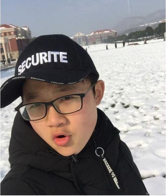 他是马伊琍“儿子”，从小就长不高，如今21岁身高却只有162
