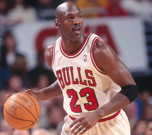 美球迷评nba历史最美球衣:湖人3件上榜,乔丹公牛球衣最经典