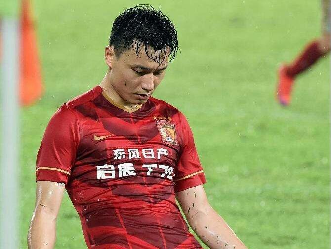 沈腾《西虹市首富》用狗守门引争议,国足队员