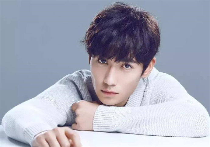 朱一龙为什么叫居老师 一脸皱纹走红被网友吐