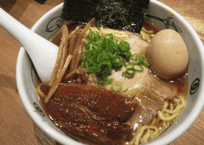 为什么很多人愿意去日本旅游, 而不愿意去俄罗