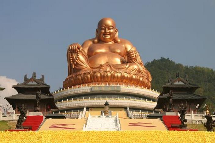 “蒋氏故里”浙江奉化,千年古寺供奉着世界最大铜制弥勒佛!