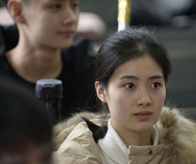 在中戏艺考复试现场,各路素颜美女纷纷齐聚. 自号:公子翼