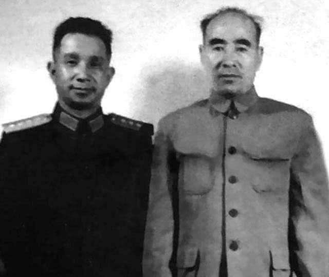 1955年授衔仪式上，毛主席授他元帅，他却让衔只做上将|授衔|元帅|毛主席_新浪新闻