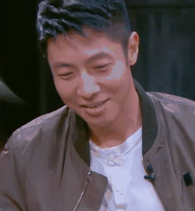 不仅显得不男人,很鸡婆,而且你说的缺点,今后很可能会被女票拿来做