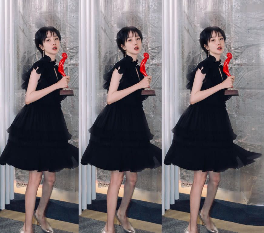 本以为王丽坤素颜最美，可当看到陈小纭，神颜和魔鬼身材她全都有