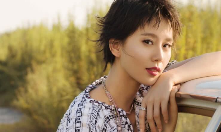 刘诗诗美国洛杉矶被偶遇,刘诗诗身材发福用手