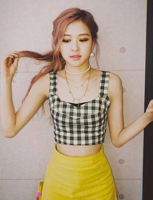 韩国腰精rose晒近照穿最小码裙子都嫌大网友蚂蚁腰
