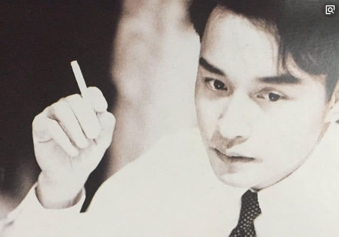 张国荣喜欢抽烟,一根接一根烟不离手,他却劝陈奕迅不要抽烟
