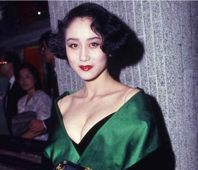 她是李连杰前妻,与同样57岁的利智对比,李连杰当年被迷心窍?