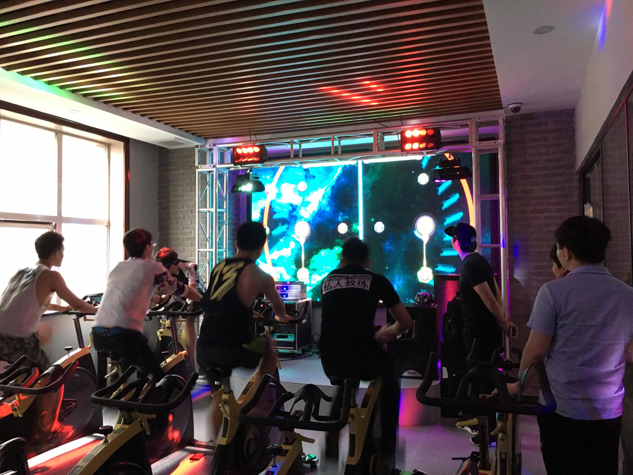 跑步和骑沉浸式动感单车都能减肥吗?踏行天际