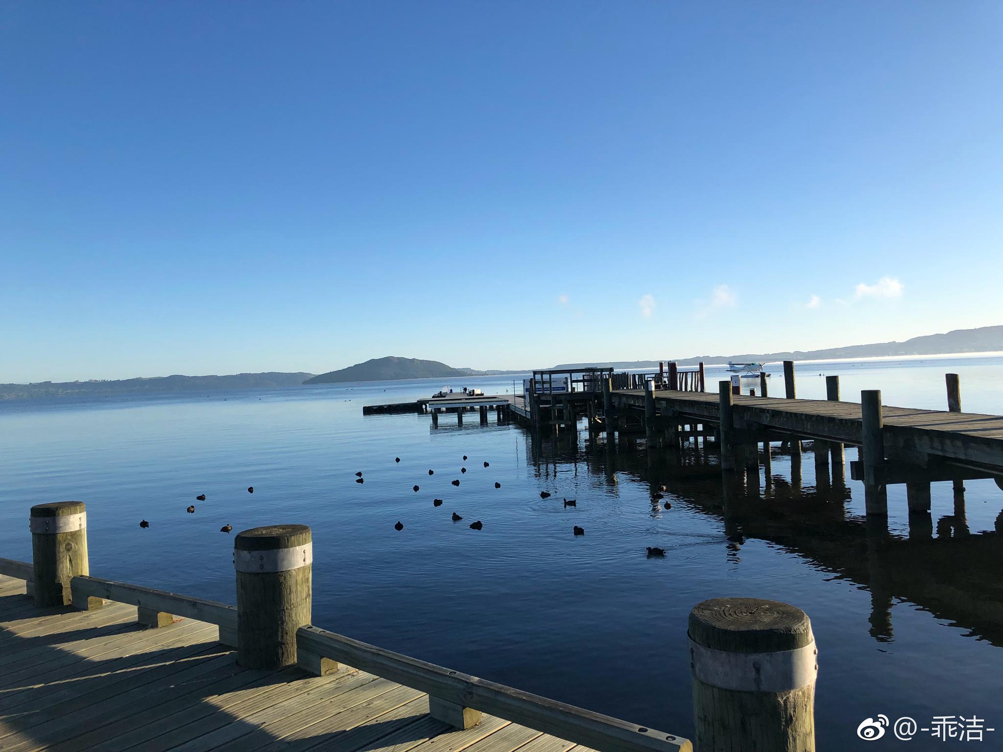 新西兰北岛之旅 在罗托鲁瓦湖坐船游湖吃早餐