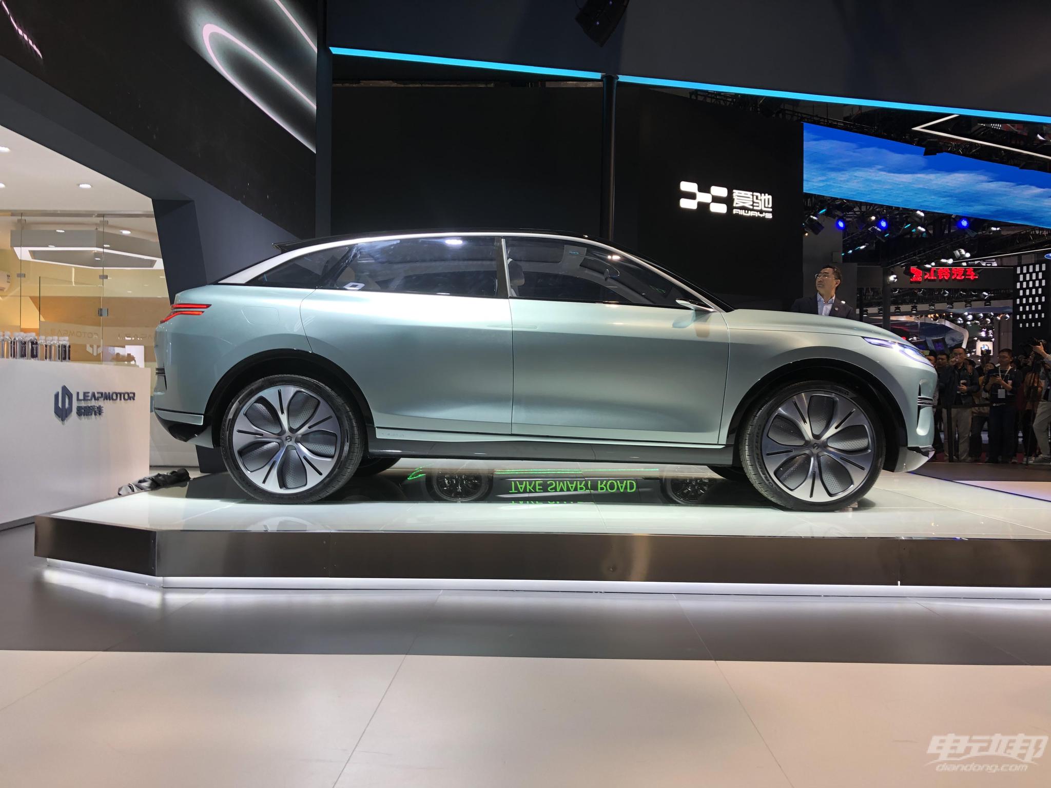 上海车展 零跑汽车推出全新SUV C-more，续航超500公里