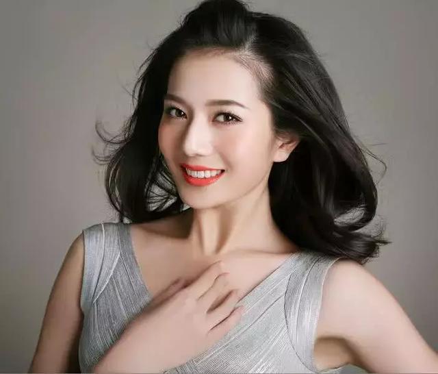 长芳主彭杨厉害了性感比基尼秀身材网友不愧是百花之主