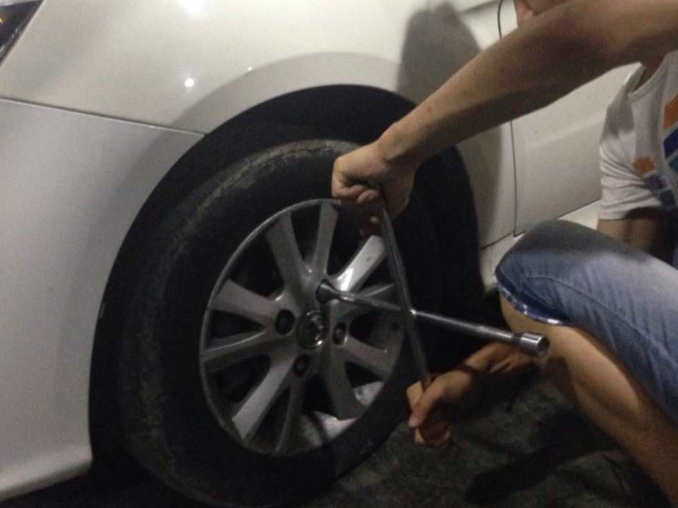 汽车这5个零件别去4S店换，坑你没商量，再有钱也不能这样浪费