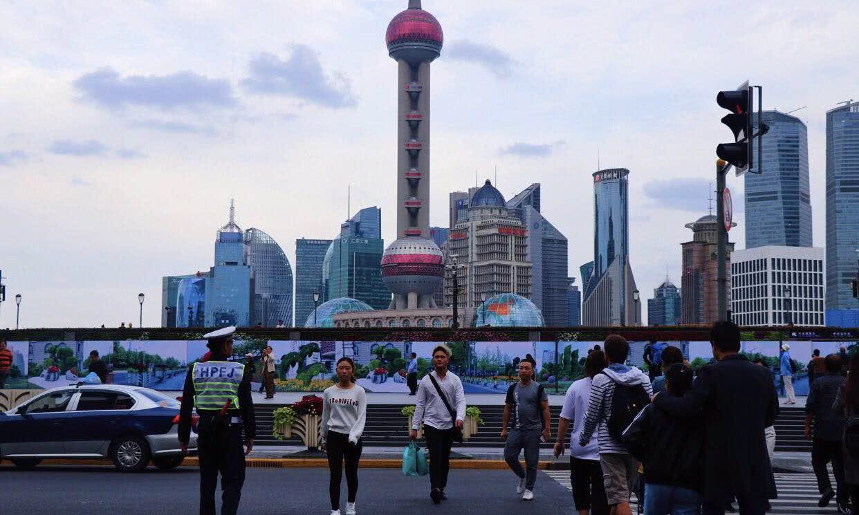 韩国人来上海旅行,被中国人的穿着吓到:中国人