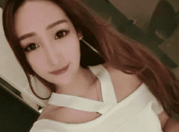 优衣库女主角余艺近照曝光，同学说出当年真相，身边男伴已换人！