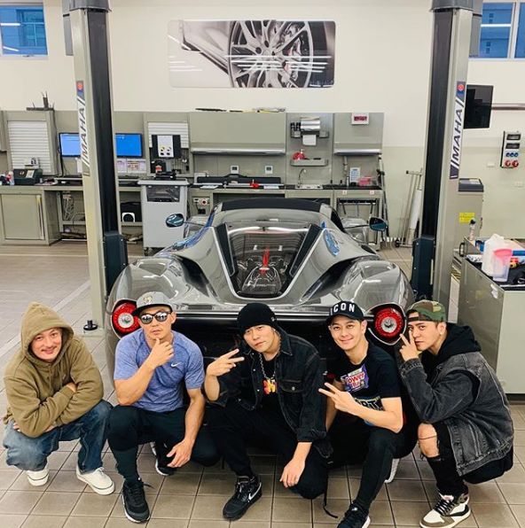 周杰伦提法拉利LaFerrari,还和林志颖、罗志祥等明星合影!