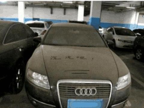这辆奥迪一停就是4年, 停车费总计34w, 但机场表示这车不收费