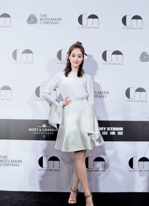 祝绪丹、热巴都是杨幂旗下艺人,都很会搭配,网