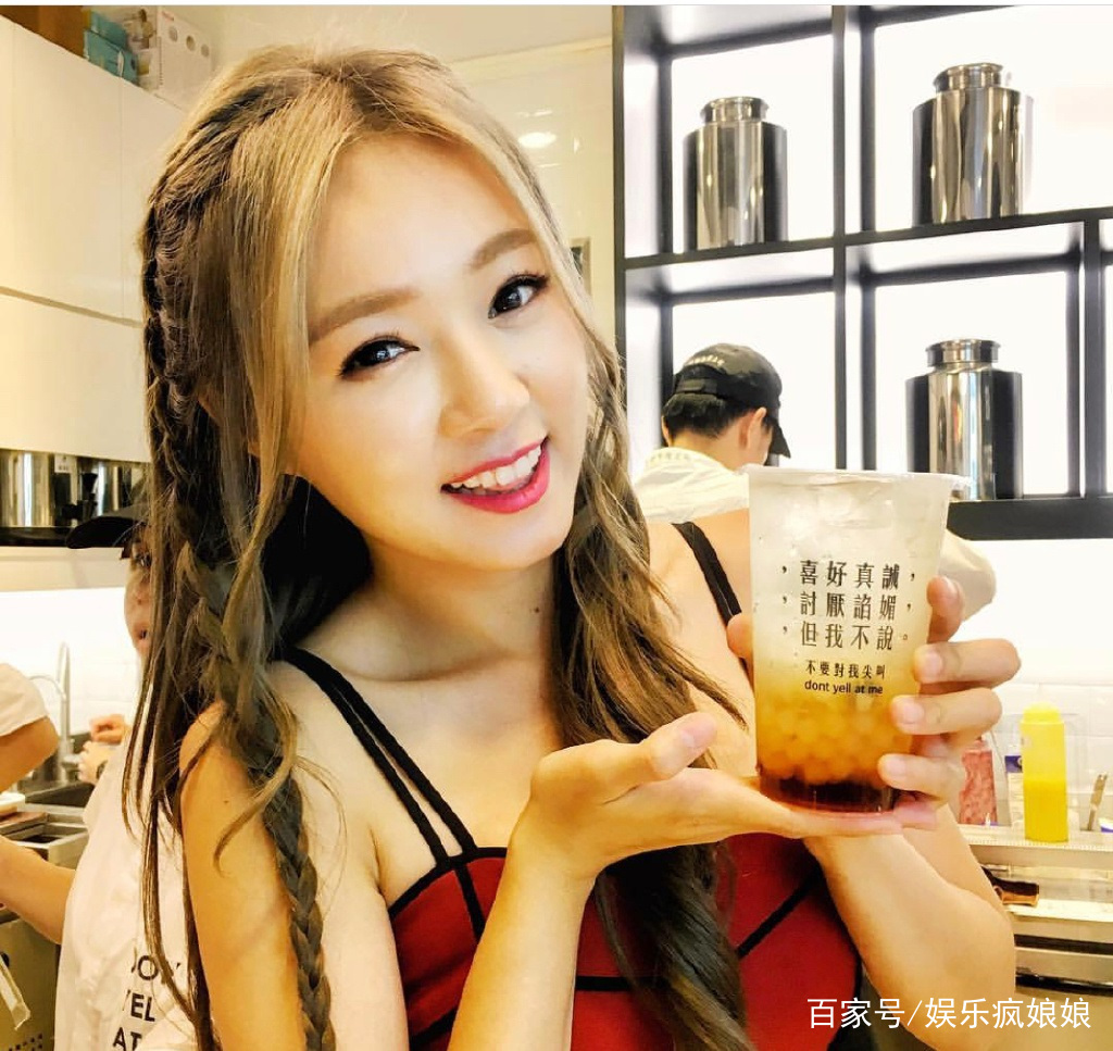 《黑涩会美眉》成员现状：鬼鬼发展最好，丫头开奶茶店，她最幸福