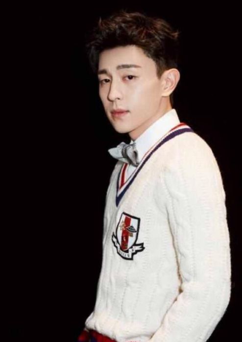 杨紫和邓伦又穿同款衣服了,网友:这次是缘分还