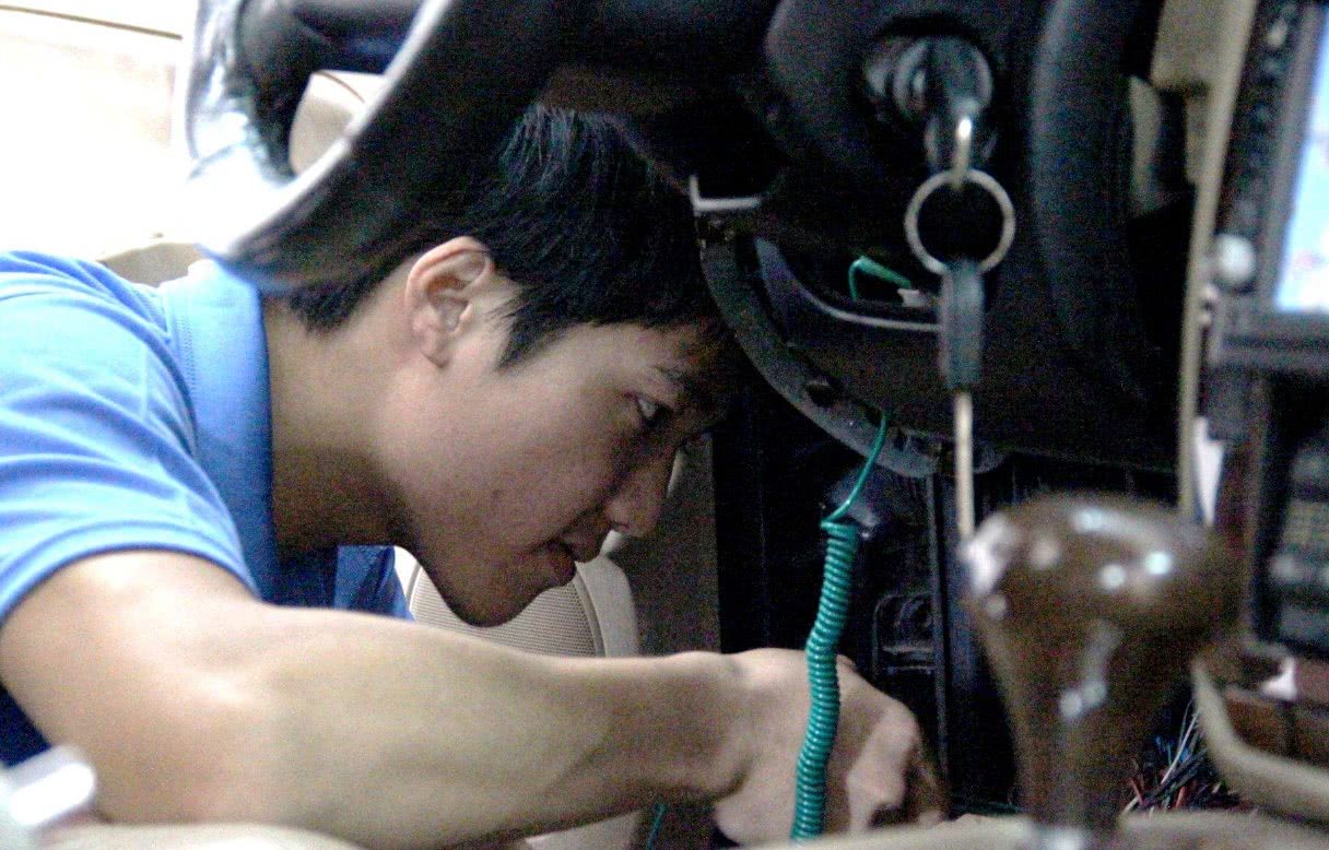 拉高速真能清除积碳？汽修工：拉倒吧！这招花9分钟就能根除积碳