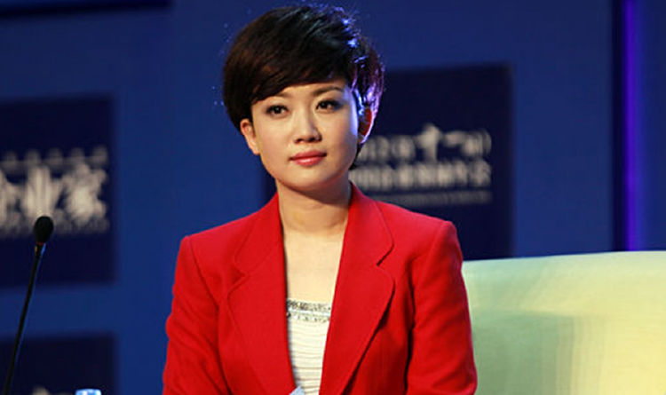 央视第一短发美女主持人，比董卿还漂亮，今40岁婚姻成谜