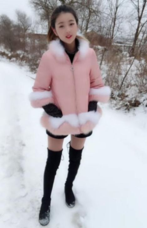 农村小姐姐雪地晒自拍,网友:确认过腿长,你就是我要娶