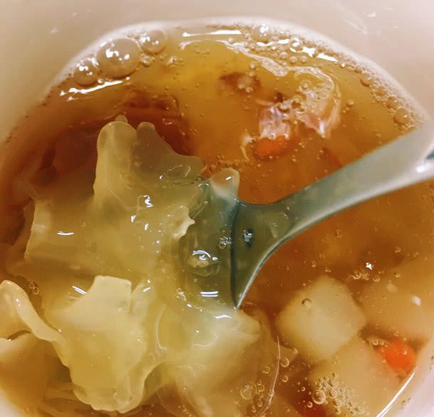 老外热议:中国人爱吃燕窝,为何却不吃燕子?网