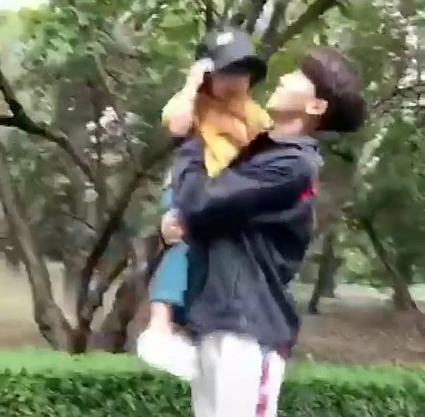 妹妹看见16岁哥哥后的表情，就好像恋爱中的少女，实在是太萌了
